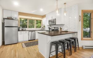 Wintergreen Retreat: Steps to Great Hiking on the Appalachain Trail - Wintergreen Resort, Virginia