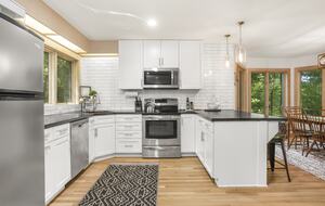 Wintergreen Retreat: Steps to Great Hiking on the Appalachain Trail - Wintergreen Resort, Virginia