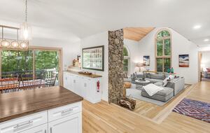 Wintergreen Retreat: Steps to Great Hiking on the Appalachain Trail - Wintergreen Resort, Virginia