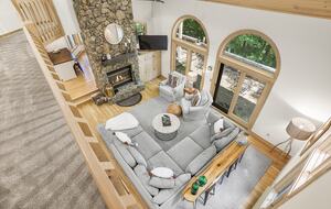 Wintergreen Retreat: Steps to Great Hiking on the Appalachain Trail - Wintergreen Resort, Virginia