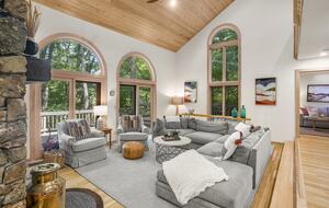 Wintergreen Retreat: Steps to Great Hiking on the Appalachain Trail - Wintergreen Resort, Virginia