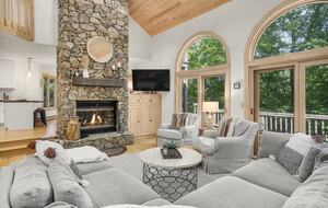 Wintergreen Retreat: Steps to Great Hiking on the Appalachain Trail - Wintergreen Resort, Virginia