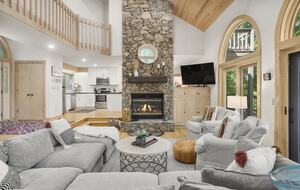 Wintergreen Retreat: Steps to Great Hiking on the Appalachain Trail - Wintergreen Resort, Virginia