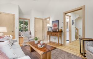 Wintergreen Retreat: Steps to Great Hiking on the Appalachain Trail - Wintergreen Resort, Virginia