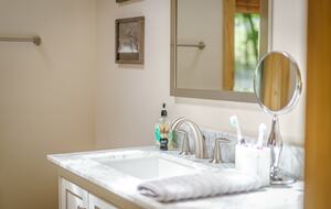 Wintergreen Retreat: Steps to Great Hiking on the Appalachain Trail - Wintergreen Resort, Virginia