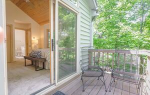 Wintergreen Retreat: Steps to Great Hiking on the Appalachain Trail - Wintergreen Resort, Virginia