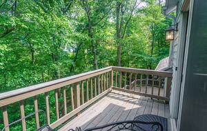 Wintergreen Retreat: Steps to Great Hiking on the Appalachain Trail - Wintergreen Resort, Virginia