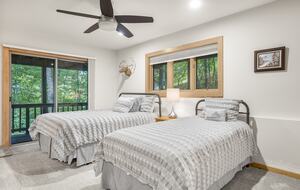 Wintergreen Retreat: Steps to Great Hiking on the Appalachain Trail - Wintergreen Resort, Virginia