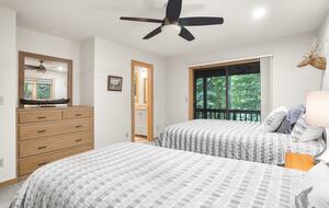 Wintergreen Retreat: Steps to Great Hiking on the Appalachain Trail - Wintergreen Resort, Virginia