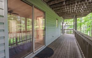 Wintergreen Retreat: Steps to Great Hiking on the Appalachain Trail - Wintergreen Resort, Virginia