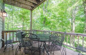 Wintergreen Retreat: Steps to Great Hiking on the Appalachain Trail - Wintergreen Resort, Virginia