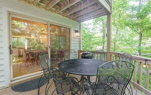 Wintergreen Retreat: Steps to Great Hiking on the Appalachain Trail - Wintergreen Resort, Virginia