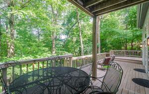 Wintergreen Retreat: Steps to Great Hiking on the Appalachain Trail - Wintergreen Resort, Virginia