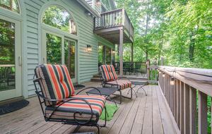 Wintergreen Retreat: Steps to Great Hiking on the Appalachain Trail - Wintergreen Resort, Virginia