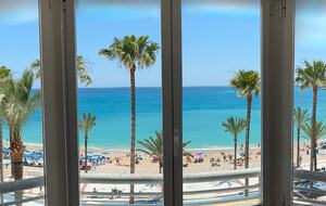 Lovely Beachfront apartment with stunning sea views - l'Alfàs del Pi, Spain