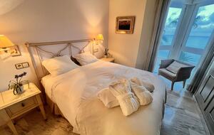 Lovely Beachfront apartment with stunning sea views - l'Alfàs del Pi, Spain