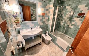 Lovely Beachfront apartment with stunning sea views - l'Alfàs del Pi, Spain