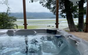 Tranquil Waterfront Escape on Tofino Inlet - Tofino, Canada