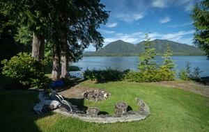 Tranquil Waterfront Escape on Tofino Inlet - Tofino, Canada