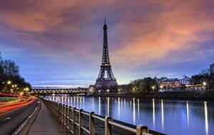 Luxury Houseboat at the Foot of the Eiffel Tower - Paris, France