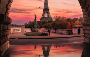 Luxury Houseboat at the Foot of the Eiffel Tower - Paris, France