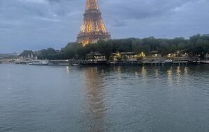 Luxury Houseboat at the Foot of the Eiffel Tower - Paris, France