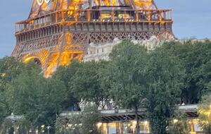 Luxury Houseboat at the Foot of the Eiffel Tower - Paris, France