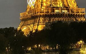 Luxury Houseboat at the Foot of the Eiffel Tower - Paris, France