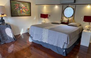 Luxury Houseboat at the Foot of the Eiffel Tower - Paris, France