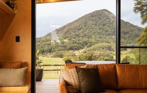 Kurui Cabin | Noosa Hinterland Luxury Retreat - Cooroy, Australia