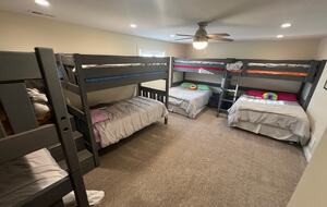 Apple Valley Lake House and Retreat - Howard, Ohio