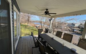 Apple Valley Lake House and Retreat - Howard, Ohio