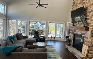 Apple Valley Lake House and Retreat - Howard, Ohio