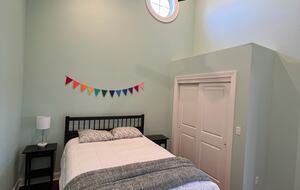 Apple Valley Lake House and Retreat - Howard, Ohio