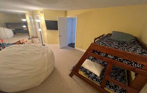 Apple Valley Lake House and Retreat - Howard, Ohio