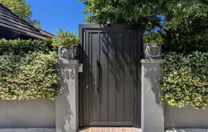 Elegant Contemporary Retreat in Hollywood Knolls - Los Angeles, California