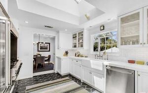 Elegant Contemporary Retreat in Hollywood Knolls - Los Angeles, California