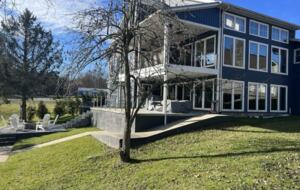 Apple Valley Lake House and Retreat - Howard, Ohio