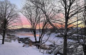 Apple Valley Lake House and Retreat - Howard, Ohio