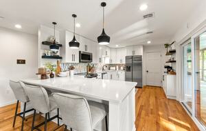 Luxury Riverfront Bungalow - Minutes to Downtown - Knoxville, Tennessee