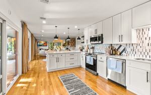 Luxury Riverfront Bungalow - Minutes to Downtown - Knoxville, Tennessee