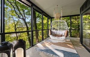 Luxury Riverfront Bungalow - Minutes to Downtown - Knoxville, Tennessee