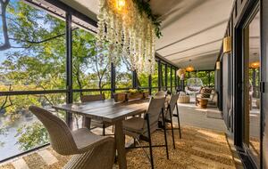 Luxury Riverfront Bungalow - Minutes to Downtown - Knoxville, Tennessee