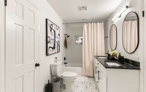 Luxury Riverfront Bungalow - Minutes to Downtown - Knoxville, Tennessee