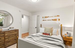 Luxury Riverfront Bungalow - Minutes to Downtown - Knoxville, Tennessee