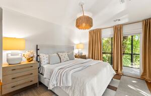 Luxury Riverfront Bungalow - Minutes to Downtown - Knoxville, Tennessee