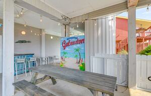 Luxury Beach Retreat | Short Walk to Sand - Galveston, Texas