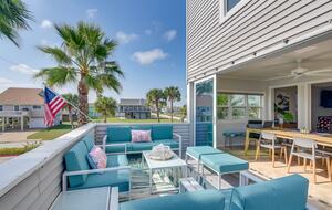 Luxury Beach Retreat | Short Walk to Sand - Galveston, Texas