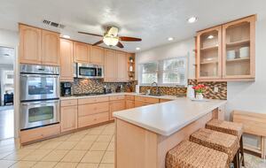 Coastal Haven: Relaxation and Adventure in Jamaica Beach - Jamaica Beach, Texas