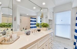 Coastal Haven: Relaxation and Adventure in Jamaica Beach - Jamaica Beach, Texas